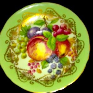 Beautiful paragon vintage fruit saucer.